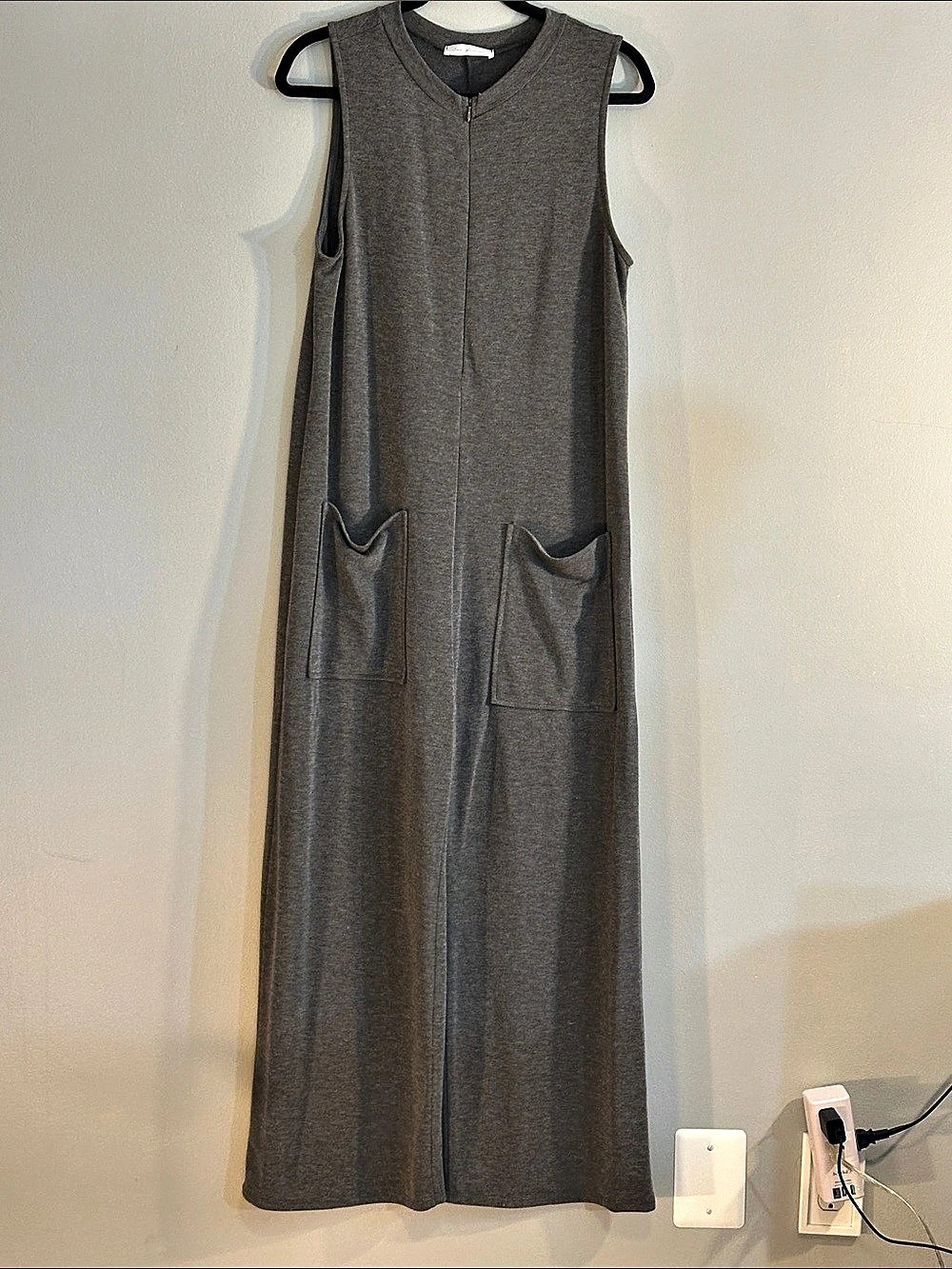 EUC Ces femme Women's Gray Sleeveless jumper size large